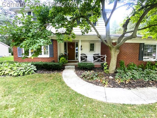 Property Photo: 1707 Fox River Drive MI 48304