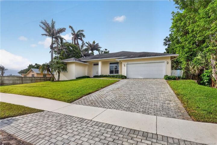 Property Photo:  814 SW 29th Street  FL 34990 