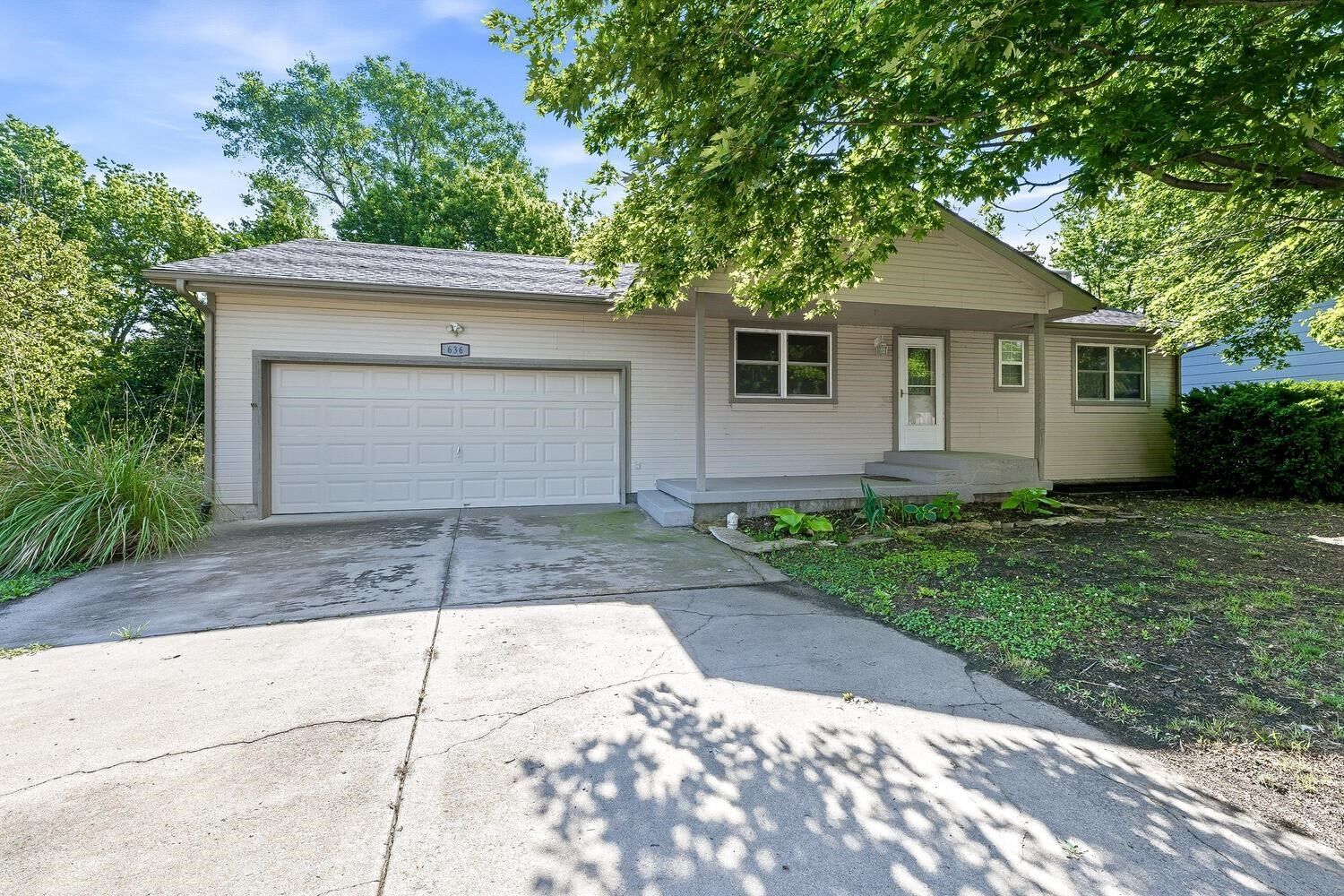 Property Photo:  636 Dublin Dr  KS 67002 