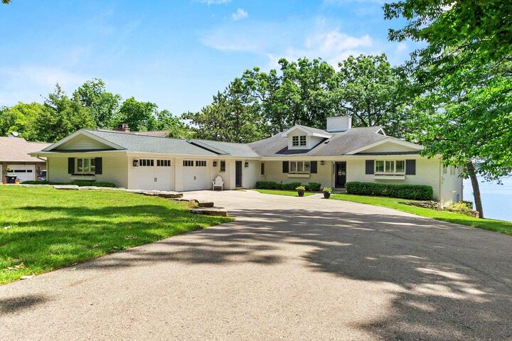 Property Photo:  334 Forest Avenue  WI 54941 