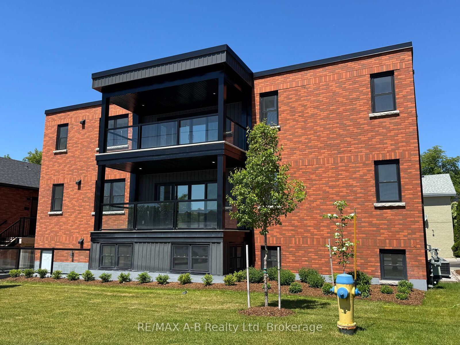 Property Photo: 74A Church Street 1 ON N5A 2R2