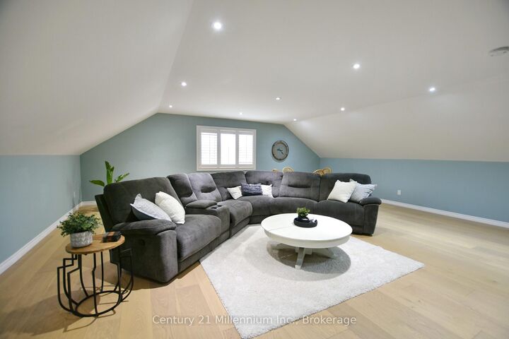 Property Photo:  117 Stanley Street  ON L9Y 0G3 