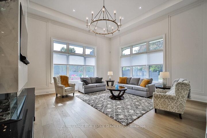 Property Photo: 1301 Twin Oaks Dell N/A ON L5H 3J9