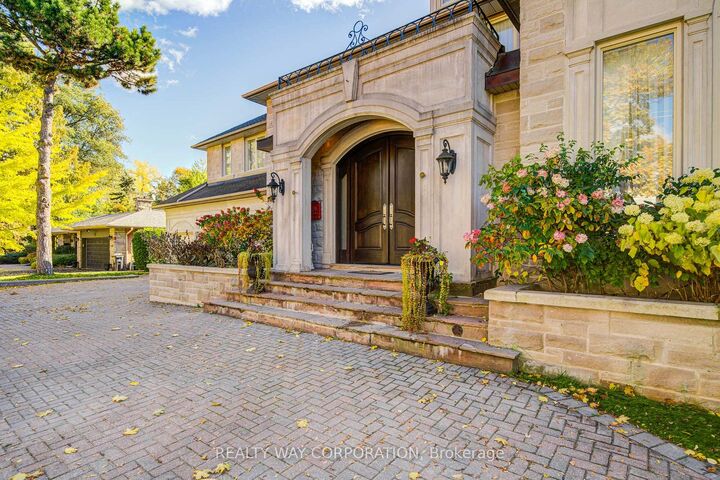Property Photo: 17 Heathcote Avenue ON M2L 1Y6