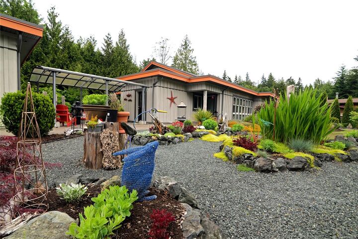 Photo de la propriété: 3881 Charlton Dr BC V9K 1Z3