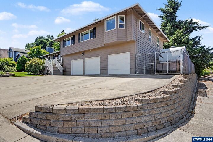 Property Photo:  1423 35th Av NW  OR 97304 
