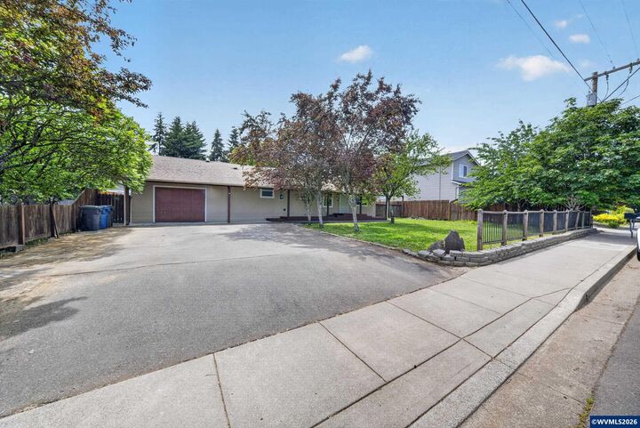 Property Photo: 1530 Boone Rd SE OR 97306