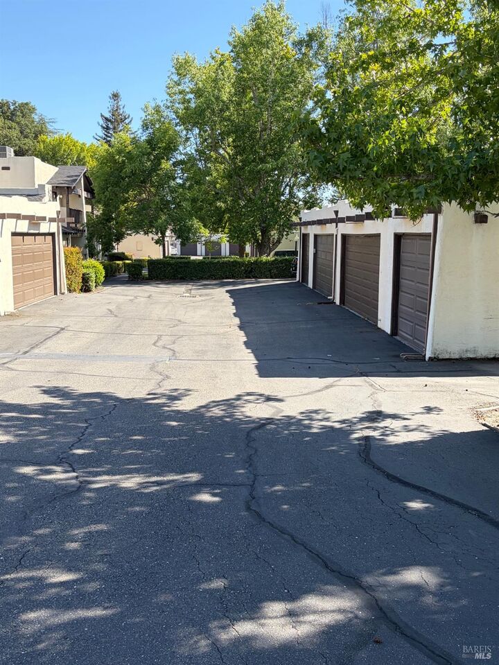 Property Photo:  5270 El Mercado Parkway  CA 95403 