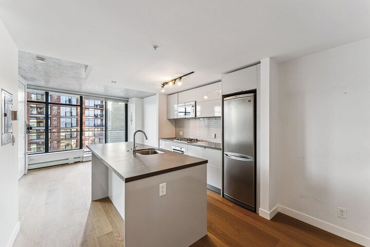 Property Photo: 108 W Cordova Street 2408 BC V6B 0G5