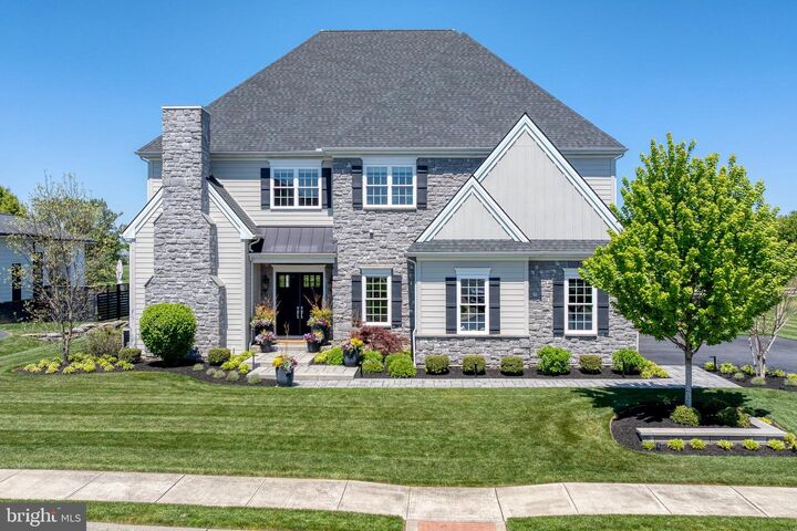 Property Photo:  685 Fleetwood Drive  PA 17543 