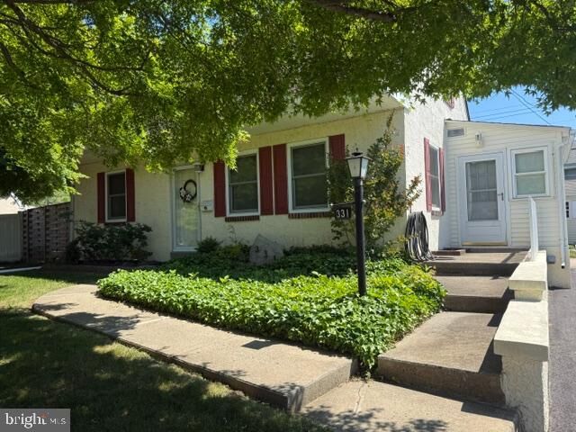 Property Photo:  331 E Woodlyn Circle  PA 19094 