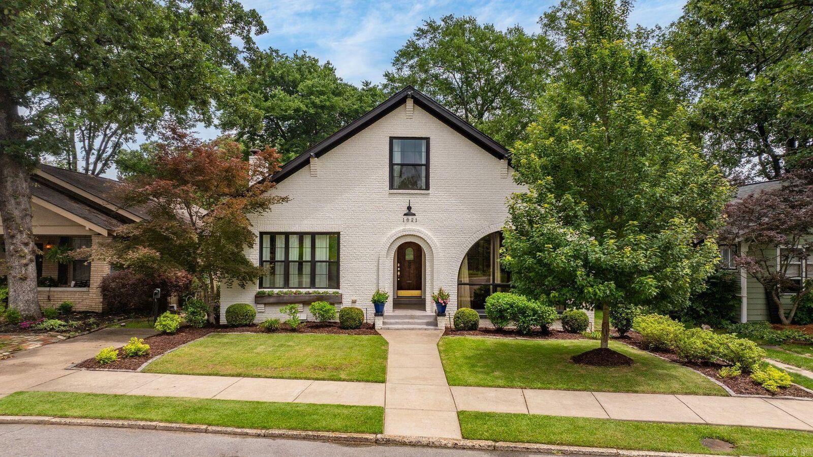 Property Photo:  1021 N Palm St Street  AR 72205 
