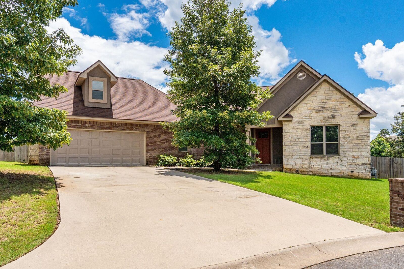 Property Photo:  113 Winter Oak Place  AR 71913 