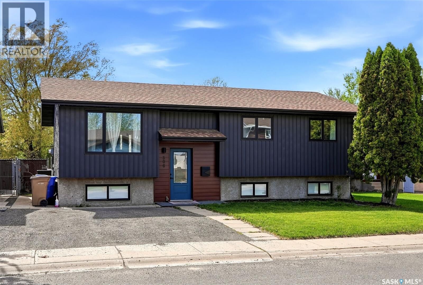 Property Photo: 306 Howe Place SK S4R 8M5