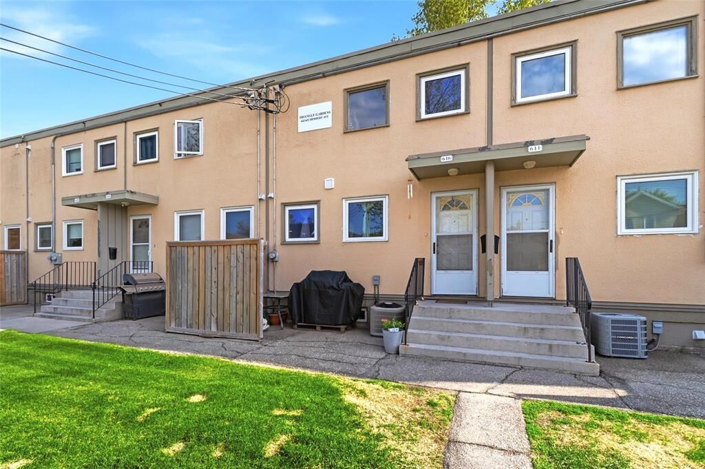 Property Photo:  646 Herbert Avenue  MB R2L 1H2 