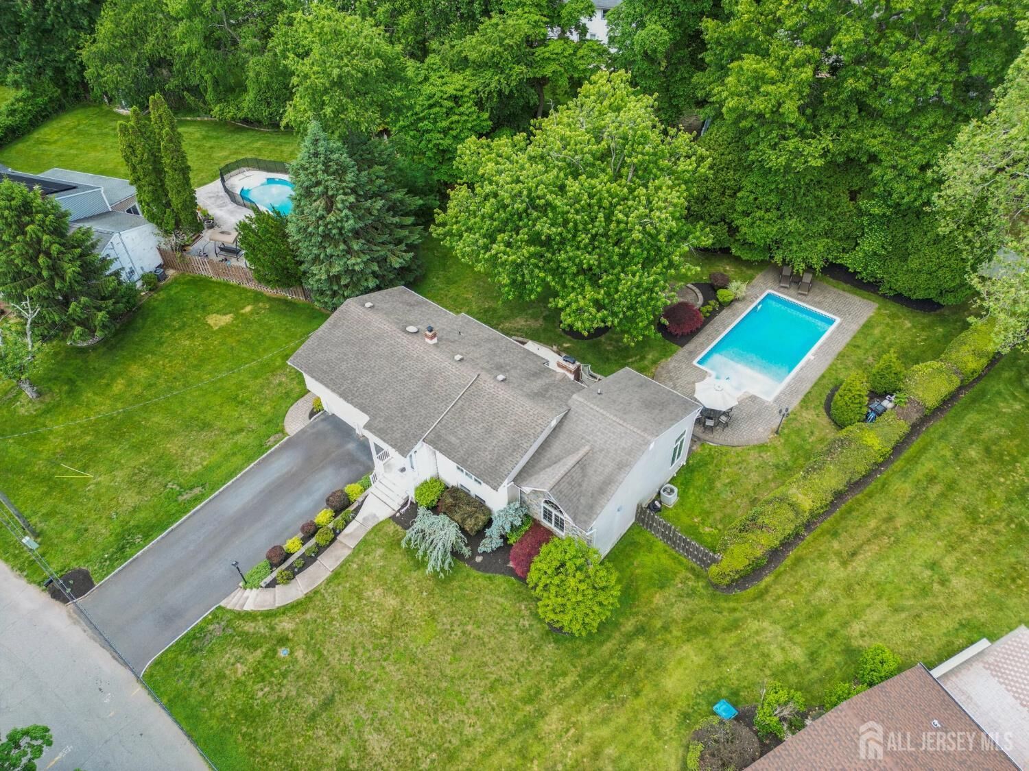 Property Photo:  18 Mary Ellen Drive  NJ 08820 