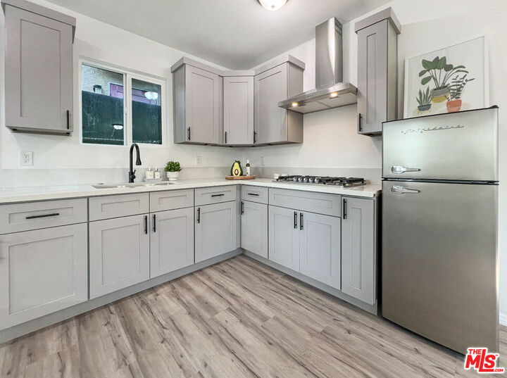 Property Photo:  8946 Bryson Ave  CA 90280 
