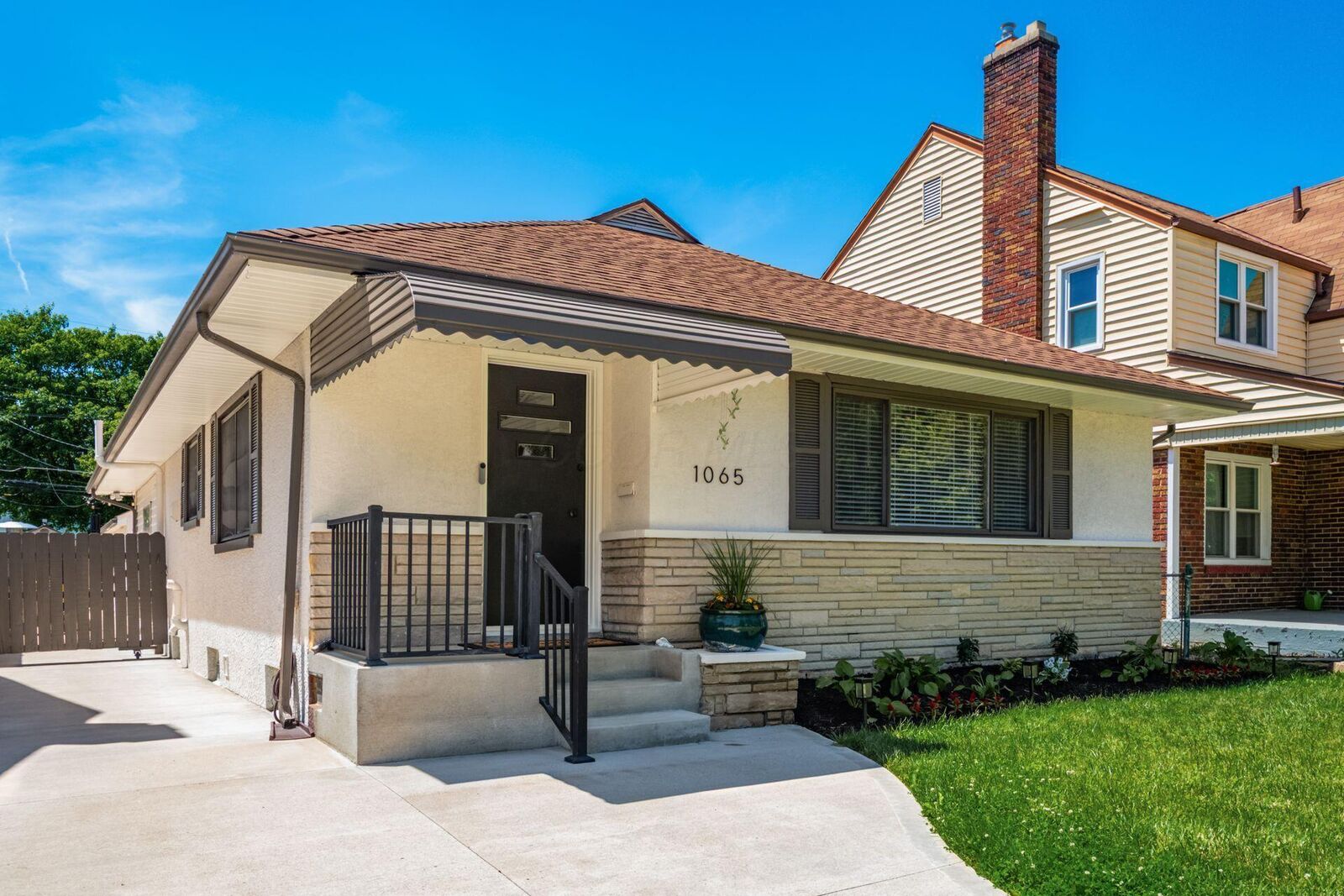 Property Photo: 1065 Lilley Avenue OH 43206