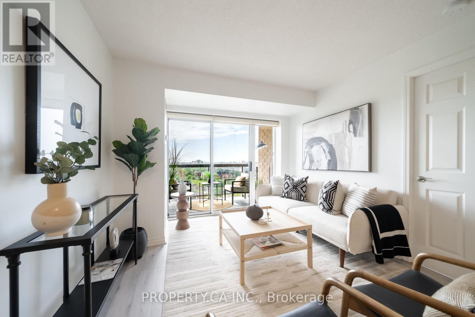 Property Photo: 18 Mondeo Drive 1422 ON M1P 5C8