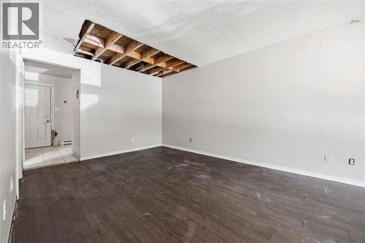 Property Photo: 42 Hampton Avenue 301 ON N7S 4Z2