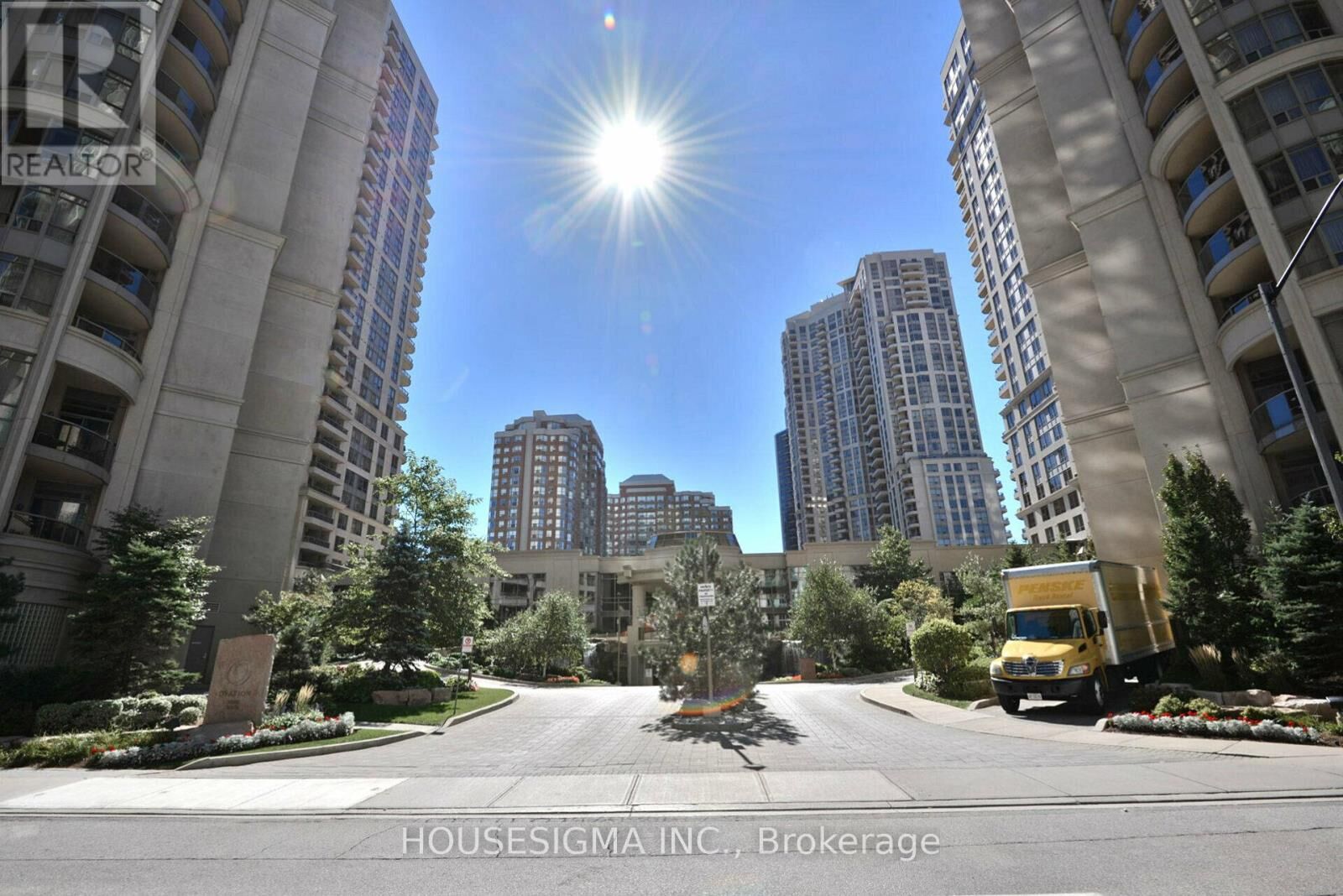 Property Photo:  3880 Duke Of York Boulevard 807  ON L5B 4M7 