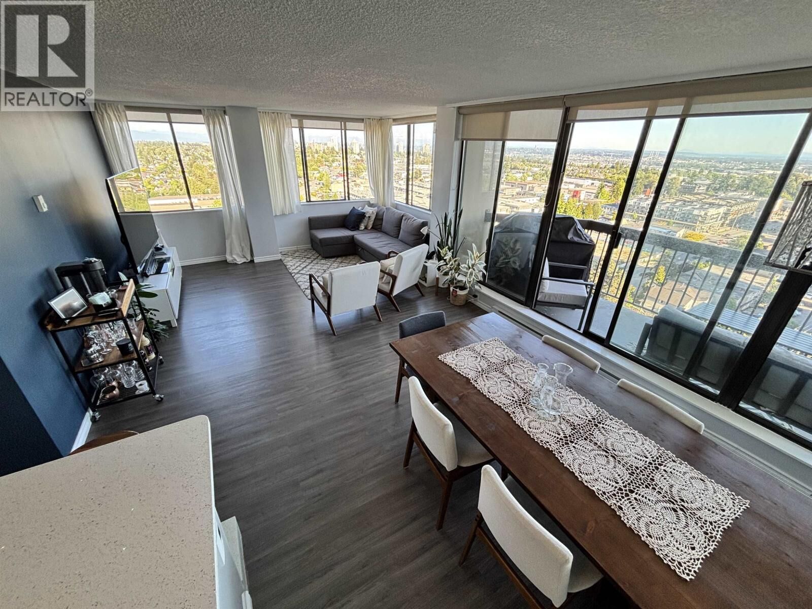 Property Photo:  6540 Burlington Avenue 1903  BC V5H 4G3 