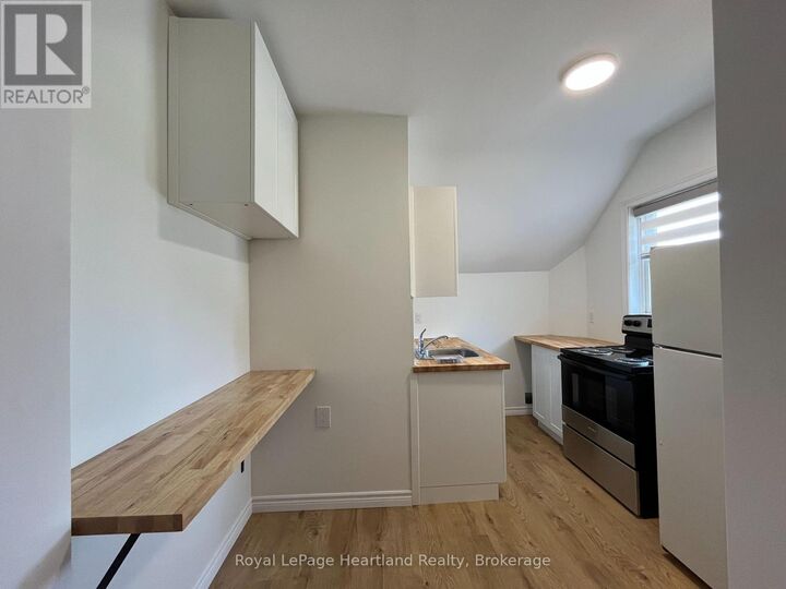 Property Photo:  130-A South Street South  ON N7A 3M1 