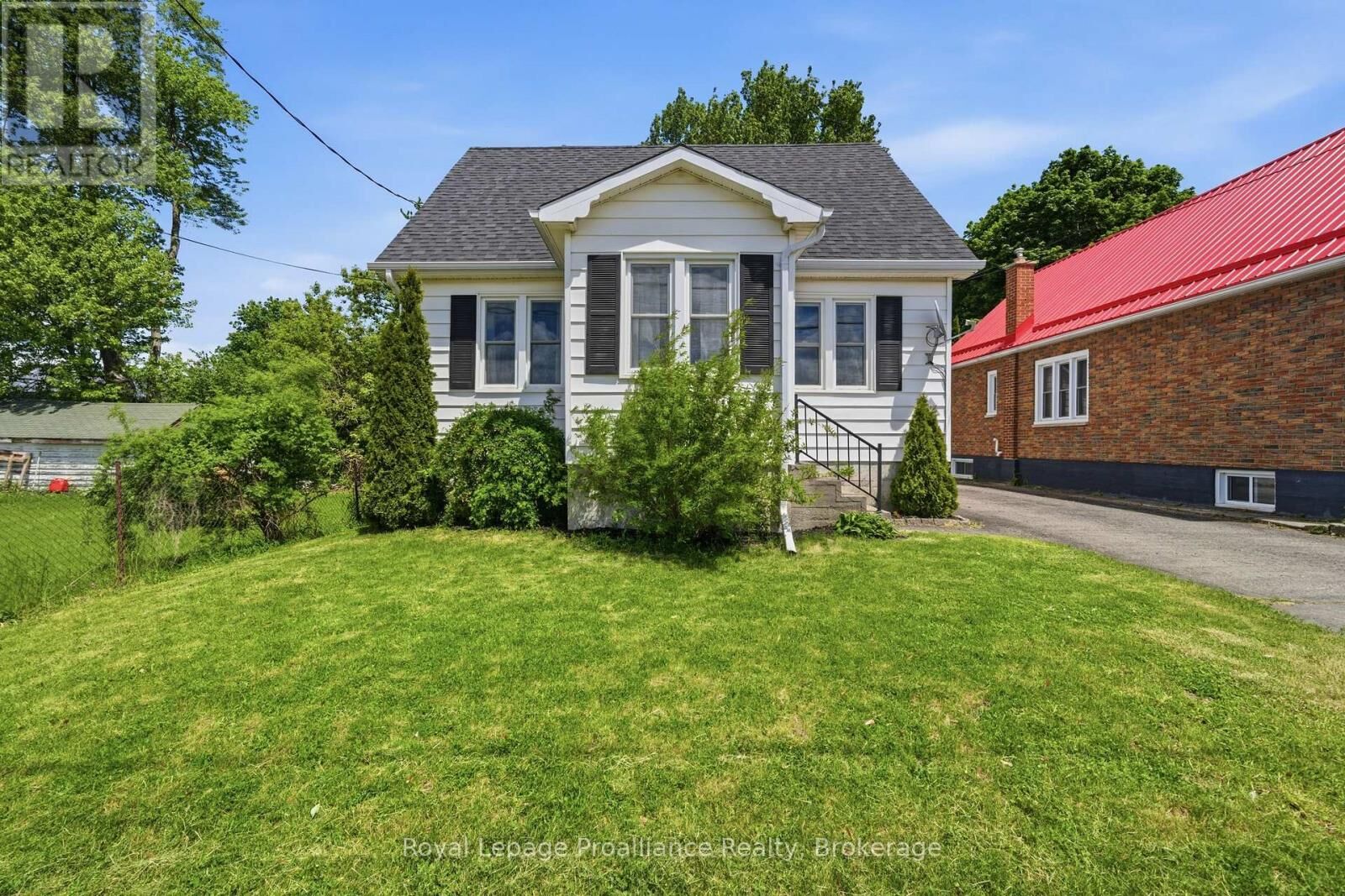 Property Photo:  165 Lingham Street  ON K8N 3T3 