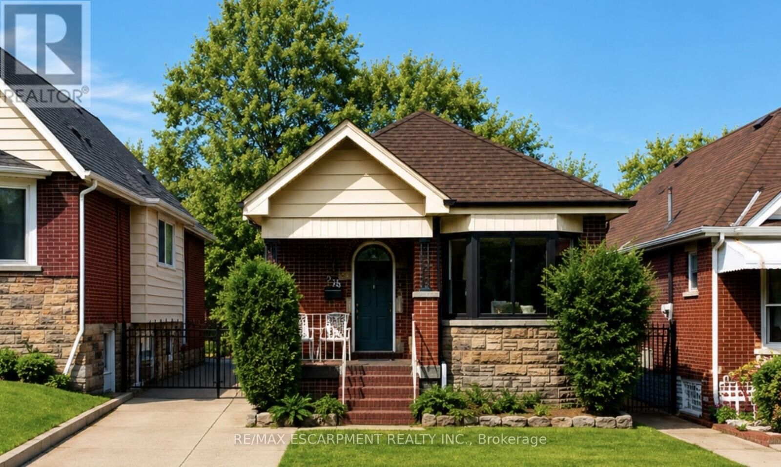Property Photo: 278 Huxley Avenue South ON L8K 2R4