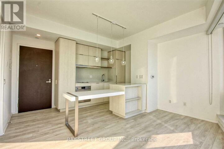 Property Photo:  197 Yonge Street 3313  ON M5B 0C1 