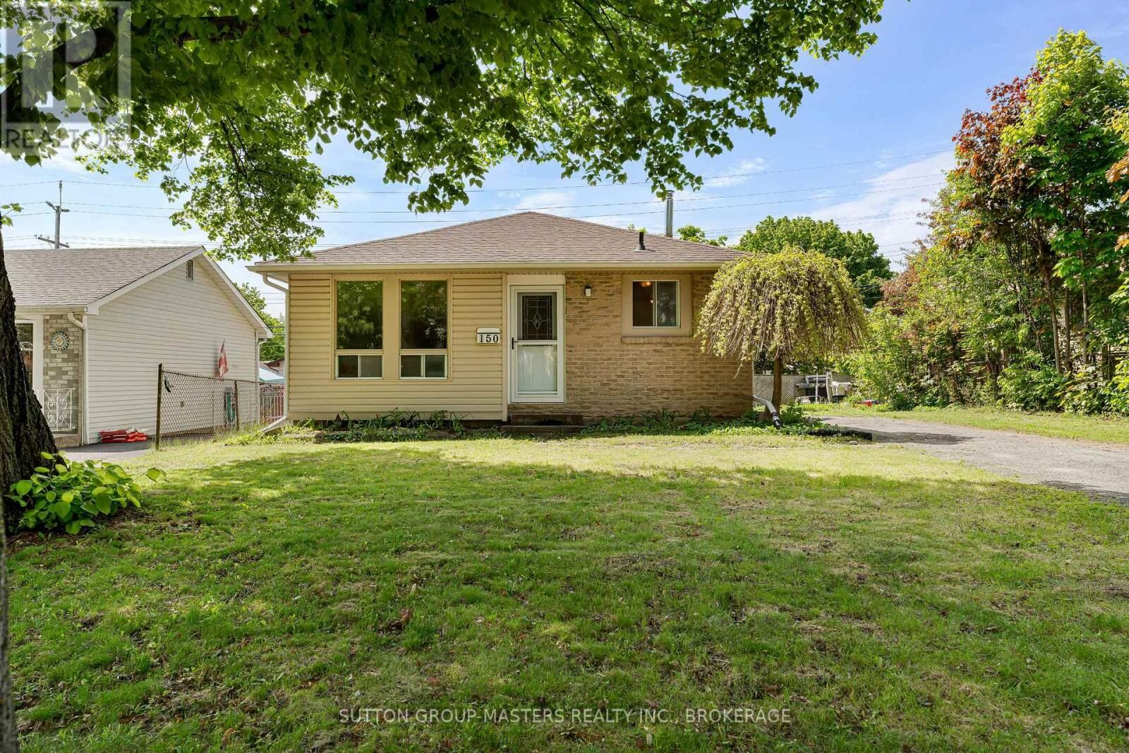 Property Photo: 150 Dauphin Avenue ON K7K 6B1