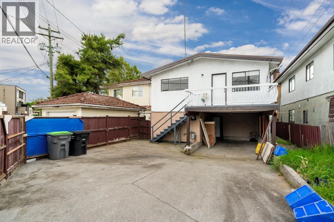 Property Photo: 2539 East 34th Avenue BC V5R 2T1