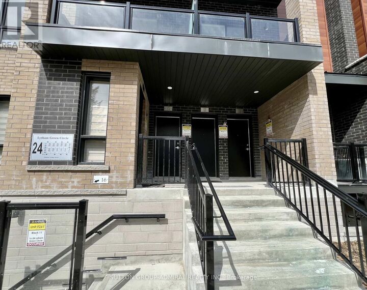 Property Photo: 24 Lytham Green Circle 15 ON L3Y 0H4