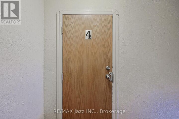 Property Photo: 366 Mary Street North 4 ON L1G 5C8