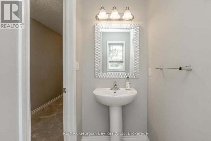 Property Photo:  956 Cook Drive  ON L4R 0E4 