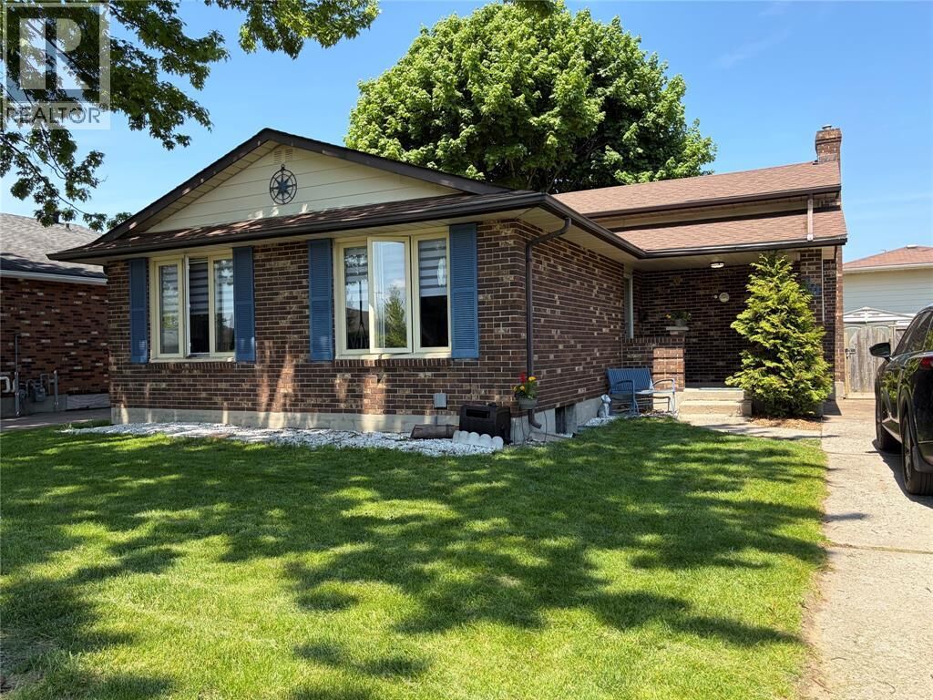 Property Photo: 50 Ashby Crescent ON N7S 4L6