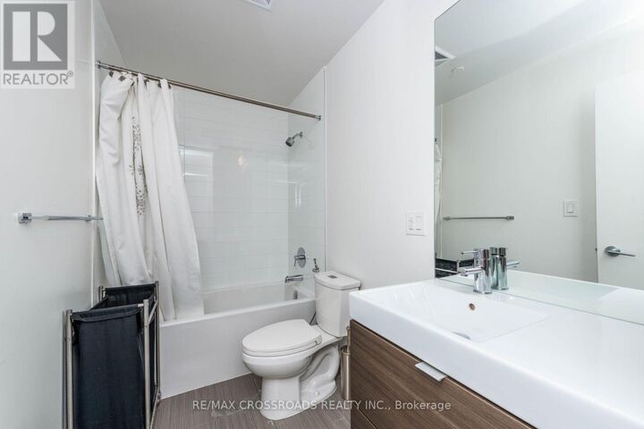 Property Photo: 62 Forest Manor Road 2302 ON M2J 0B6
