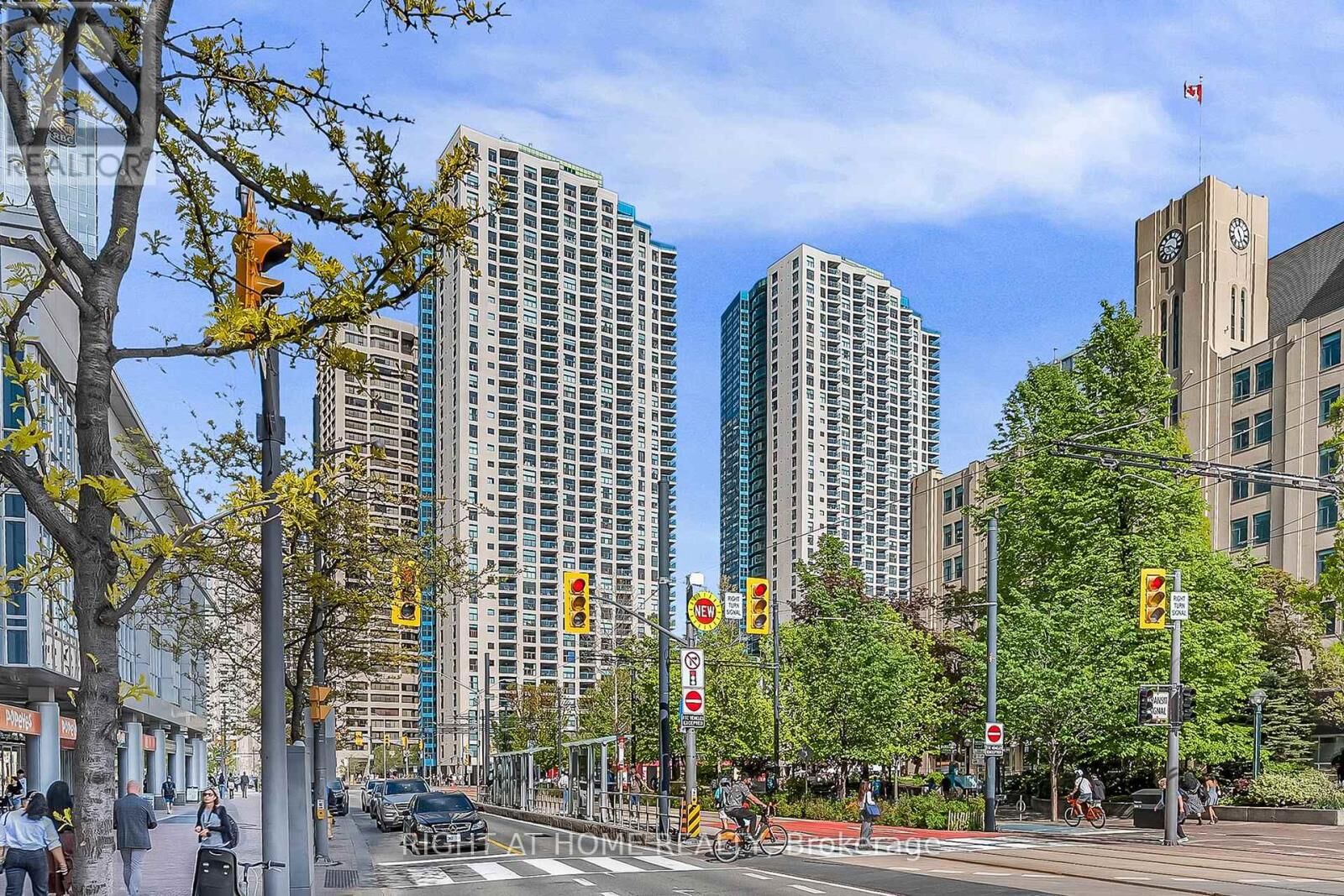 Property Photo: 99 Harbour Square 3008 ON M5J 2H2