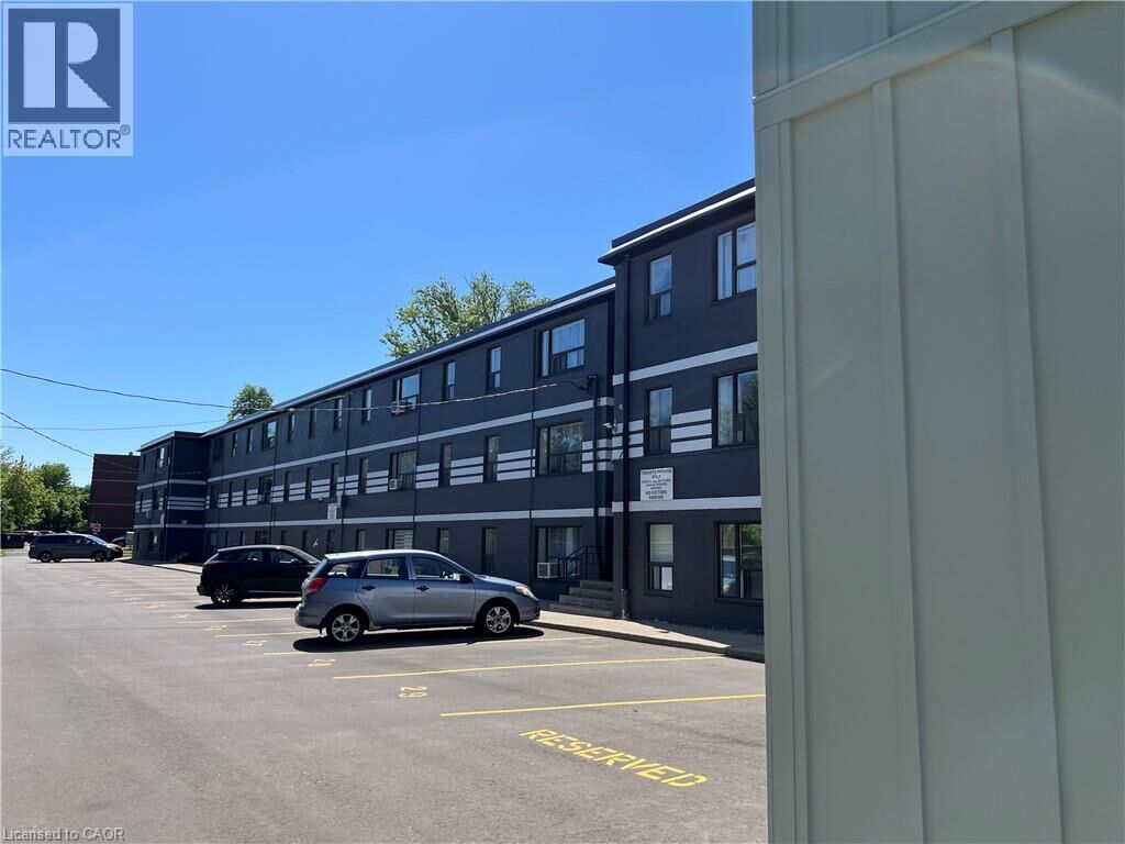 Property Photo: 80 South Forster Park Drive 20 ON L6K 1Y9
