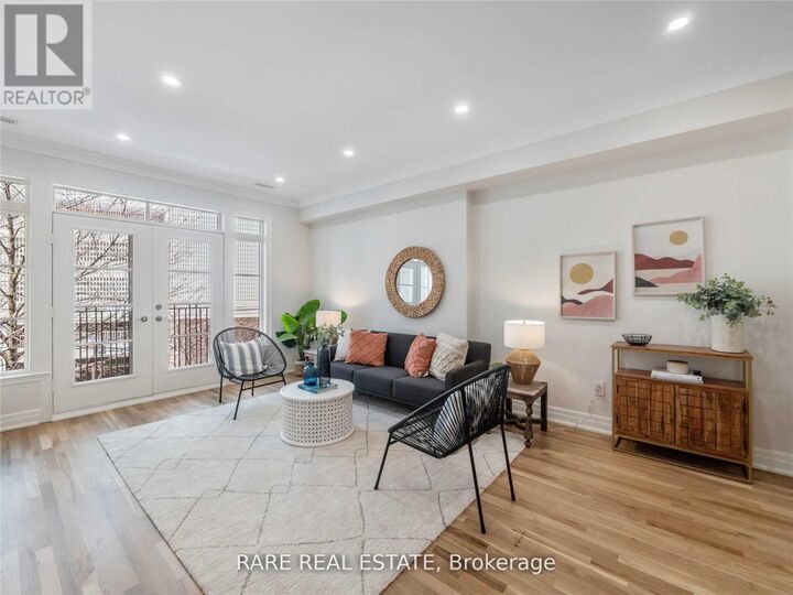 Property Photo:  65 Pleasant Boulevard  ON M4T 1K2 