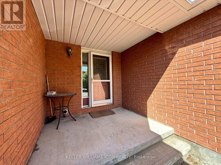 Property Photo: 40 Thornbury Crescent ON K2G 6C5