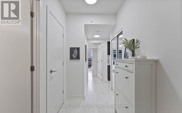 Property Photo: 2200 Lakeshore Boulevard 611 ON M8V 1A4