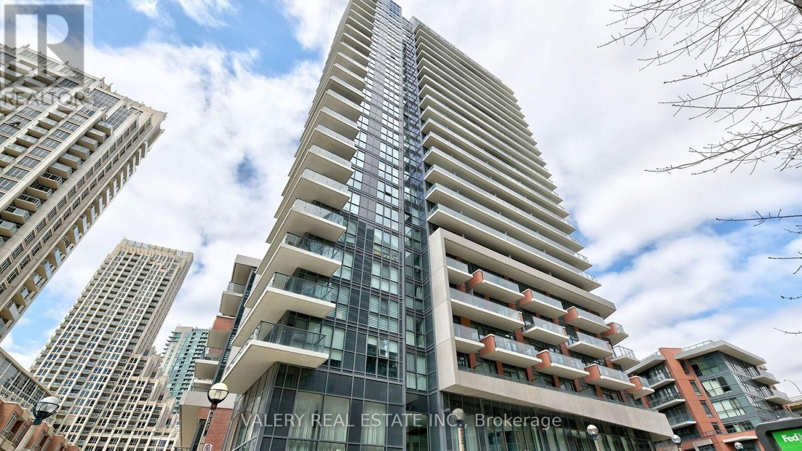 Property Photo: 38 Iannuzzi Street West 1607 ON M5V 0S2