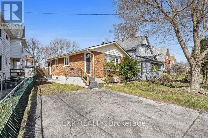 Property Photo:  148 Young Street Main  ON L3B 4C8 