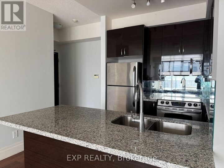 Property Photo:  151 Upper Duke Crescent 1001  ON L6G 0C9 