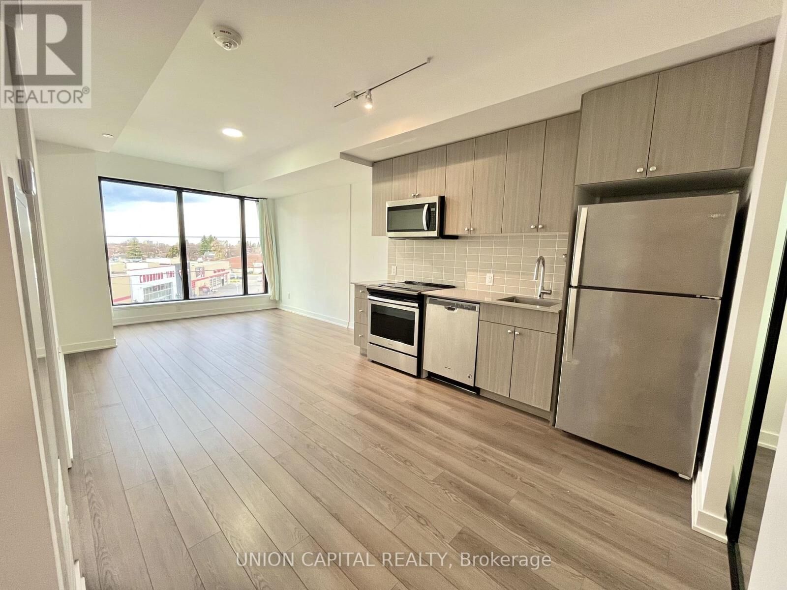 Property Photo: 2799 Kingston Road 513 ON M1M 0E3
