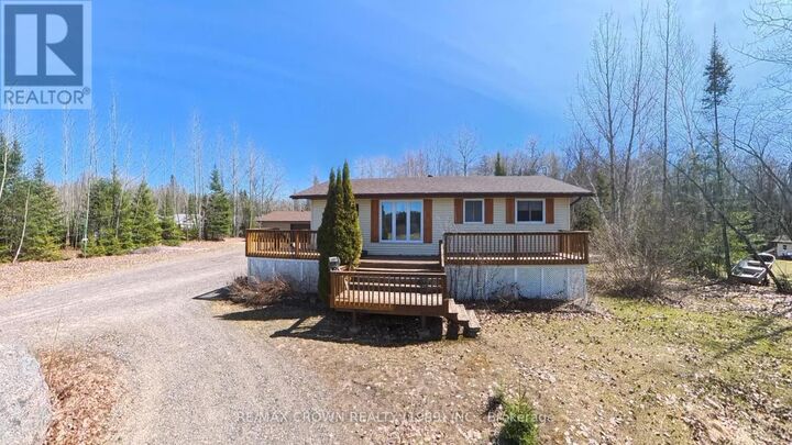 762 Ouellette Road — photo 1