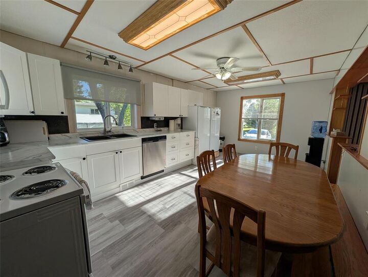 Property Photo: 6 Brandon Hills Estates MB R7A 5Y1