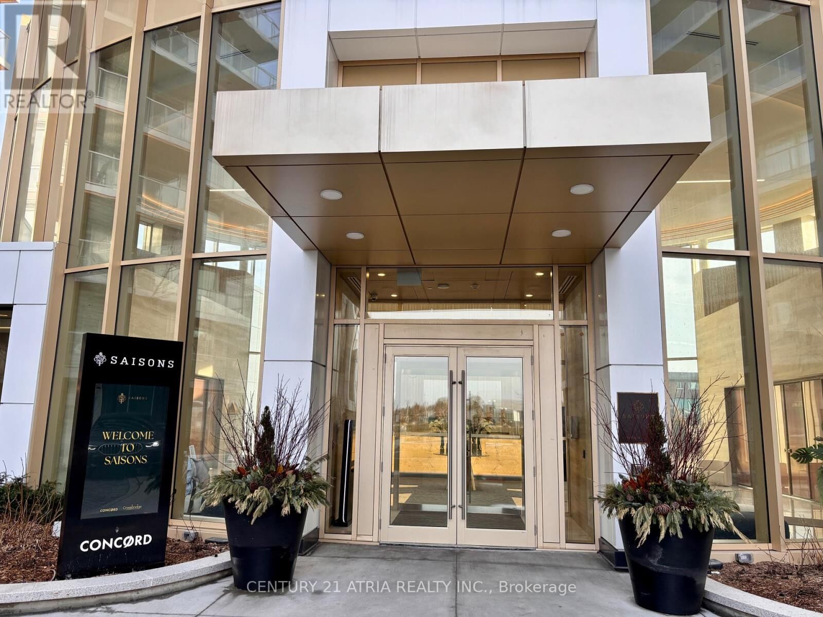 Property Photo: 27 McMahon Drive 1011 ON M2K 0J2