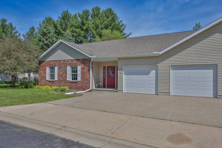 Property Photo:  2800 Thielman Street 8A  WI 54452 
